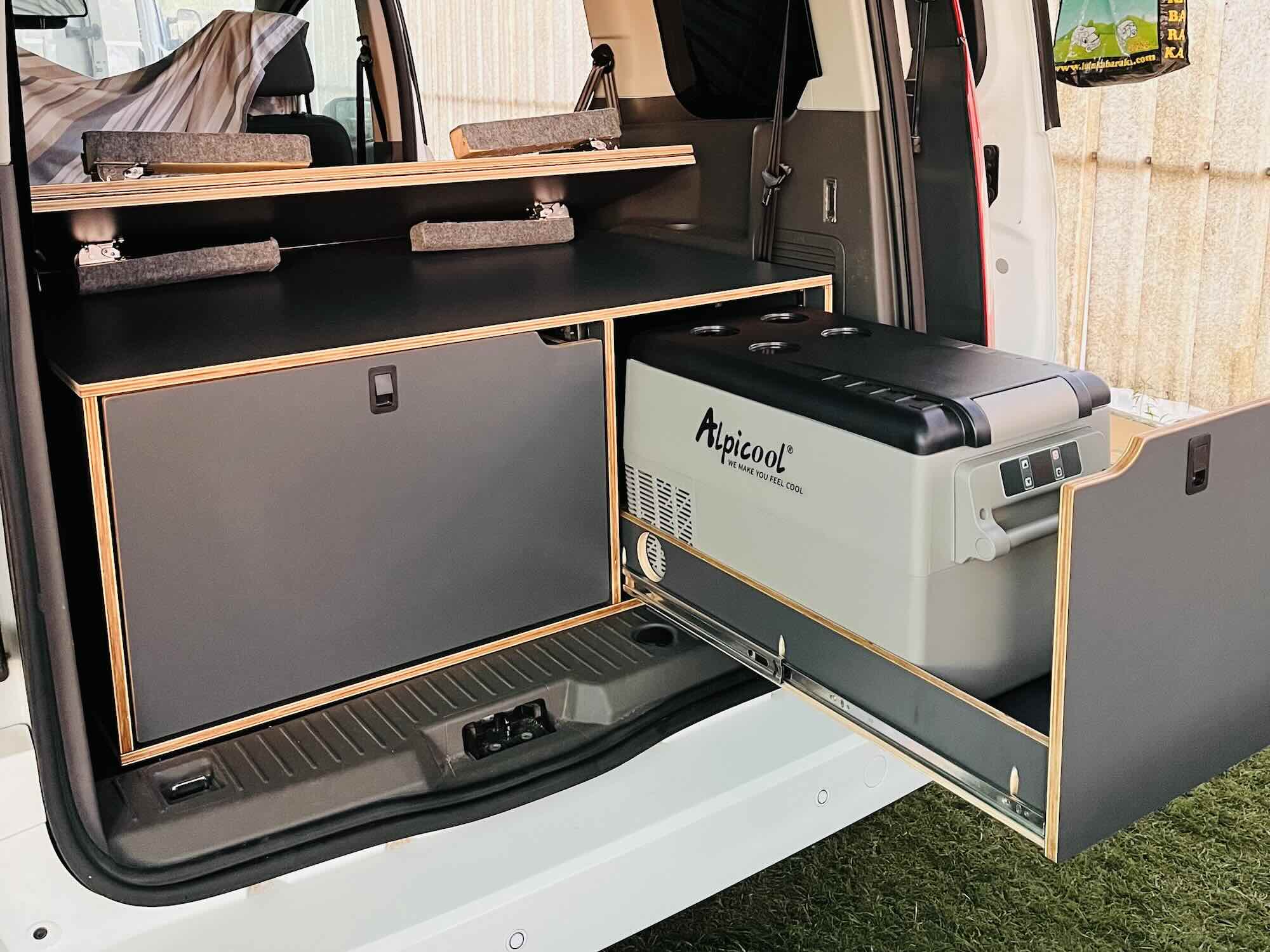 Removable camper module for Ford Tourneo with kitchen and storage